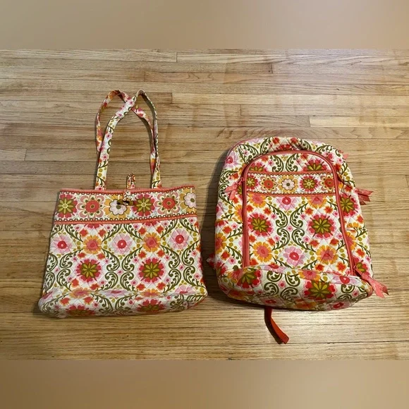Vera Bradley Floral Patterned Women\'s Bag Set Tote, Backpack, & Makeup Bag Vera Bradley Santa Claus Tote Bags for Women | Mercari main image 4